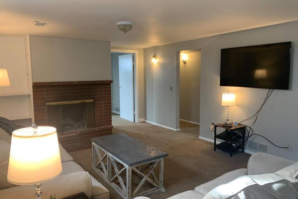 הוילה ליטלטון 3 King Beds + Bunk Beds On Broadway מראה חיצוני תמונה