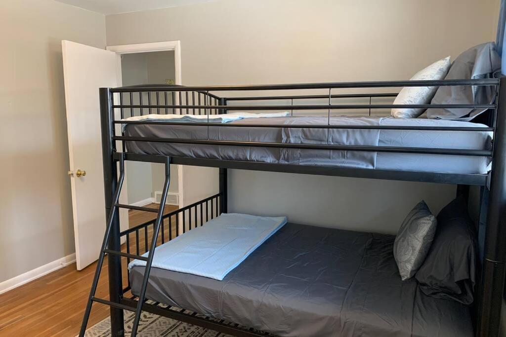 הוילה ליטלטון 3 King Beds + Bunk Beds On Broadway מראה חיצוני תמונה
